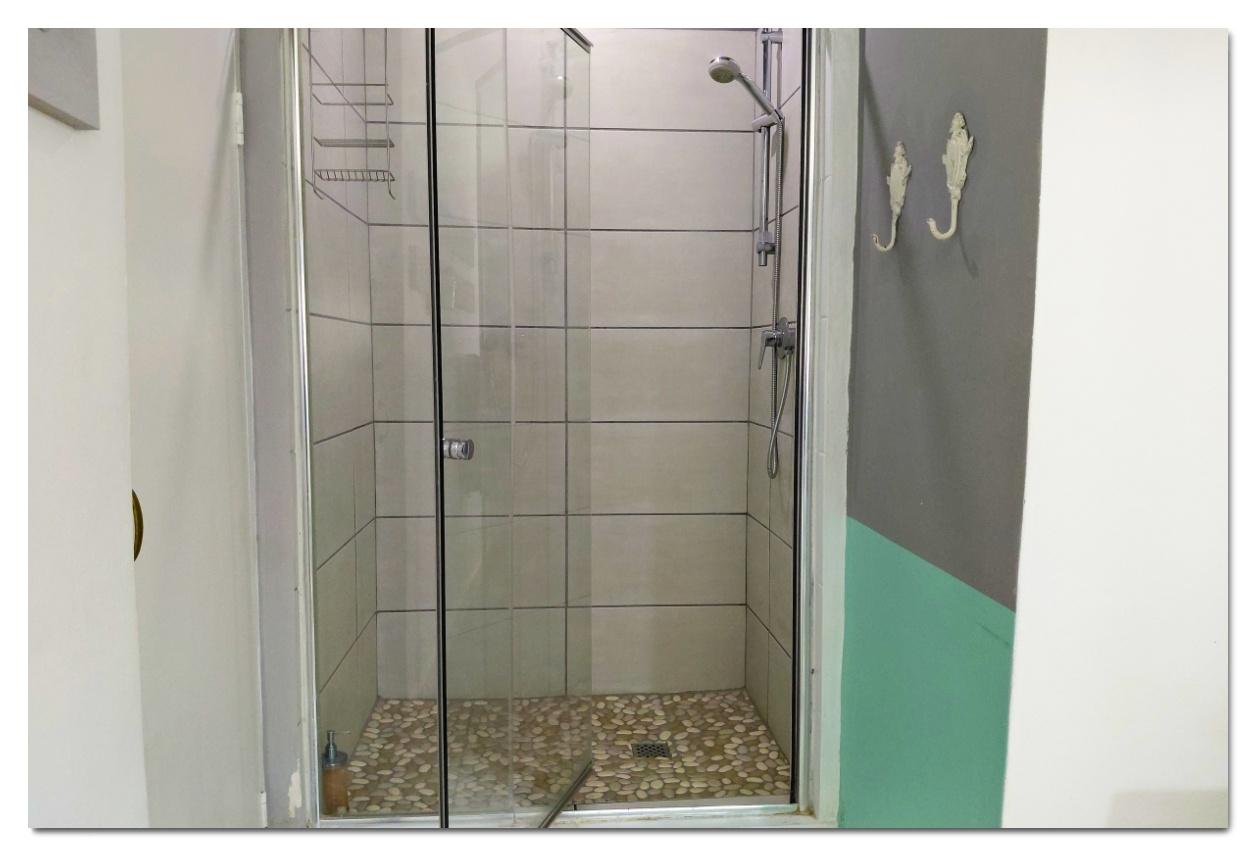 Raggies Shower (2) Raggies Shower (2)